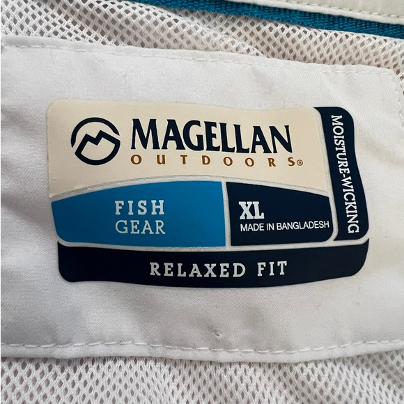 Magellan Men's Button-up Shirt Size XL in White w/American Flag Relaxed Fit - Picture 4 of 7